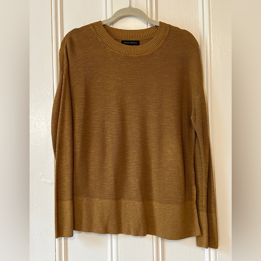 Banana Republic women’s size M Linen/Rayon Crewneck Sweater